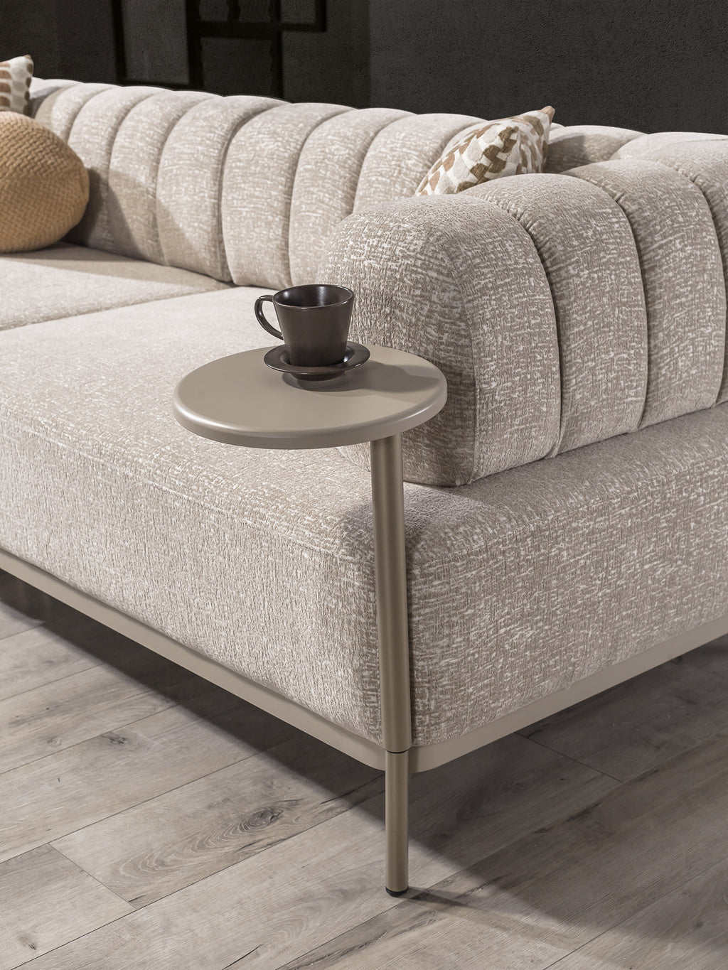 Madrid Sofa Set – Modernes Sofa mit Schlaffunktion und integriertem Beistelltisch
